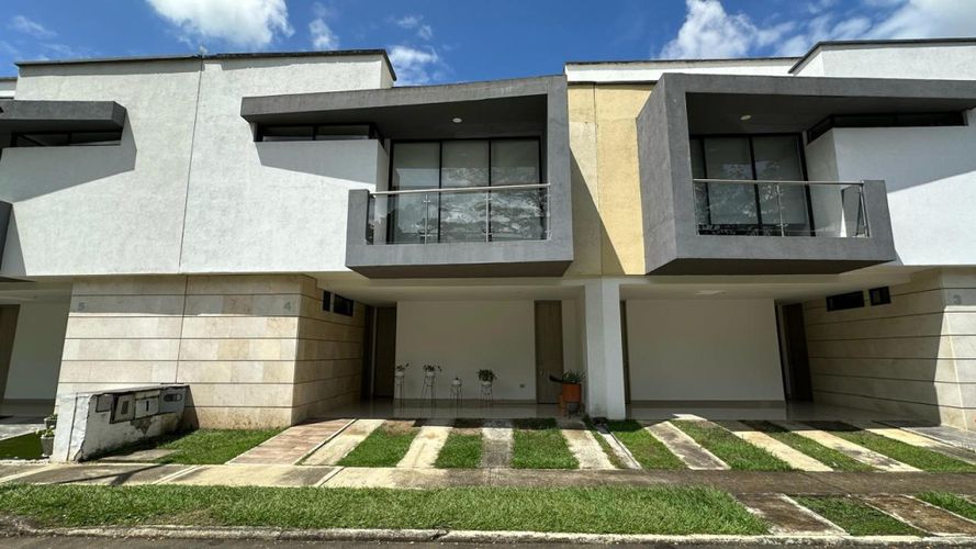 Casa de 4 alcobas en venta en La Morada, Jamundí, 245 m² · foto 1 de 11