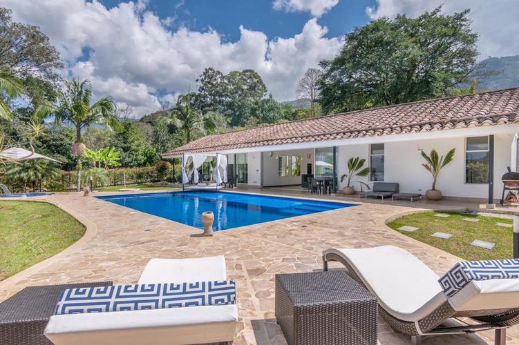 Casa de 5 alcobas en venta en Escobero, Envigado, 500 m² · foto 15 de 19