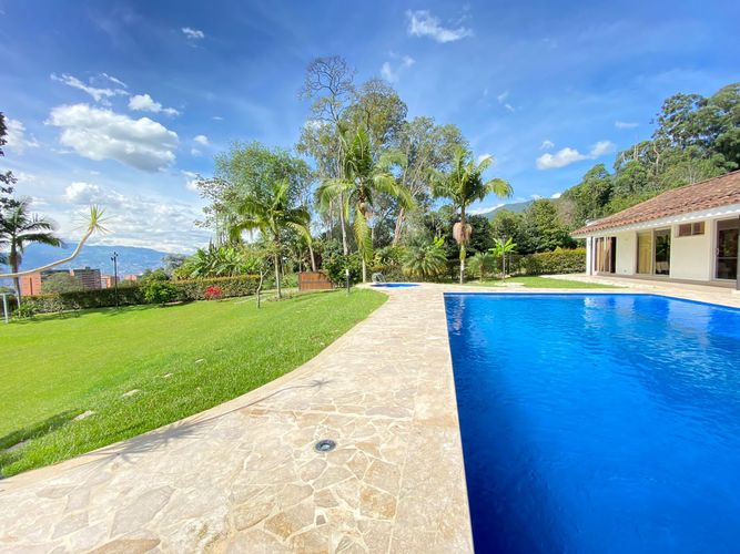 Casa de 5 alcobas en venta en Escobero, Envigado, 500 m² · foto 18 de 19