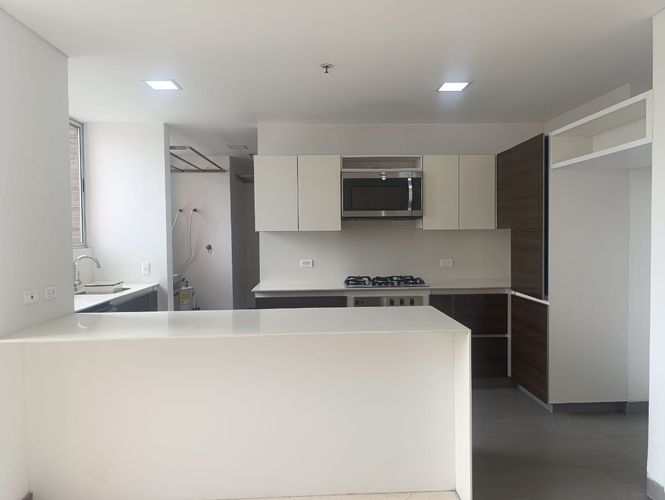 Apartamento de 3 alcobas en arriendo en El Poblado, Medellín, 170 m² · foto 6 de 19