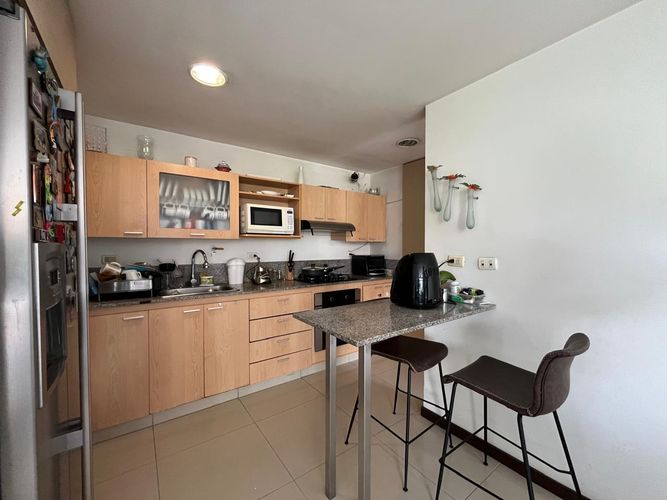 Apartamento de 2 alcobas en arriendo en El Poblado, Medellín, 125 m² · foto 5 de 14