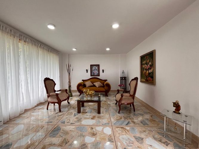 Casa de 3 alcobas en venta en Escobero, Envigado, 425 m² · foto 2 de 20