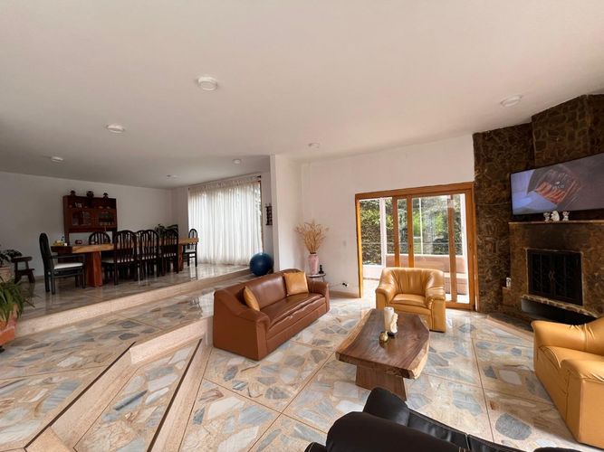 Casa de 3 alcobas en venta en Escobero, Envigado, 425 m² · foto 3 de 20