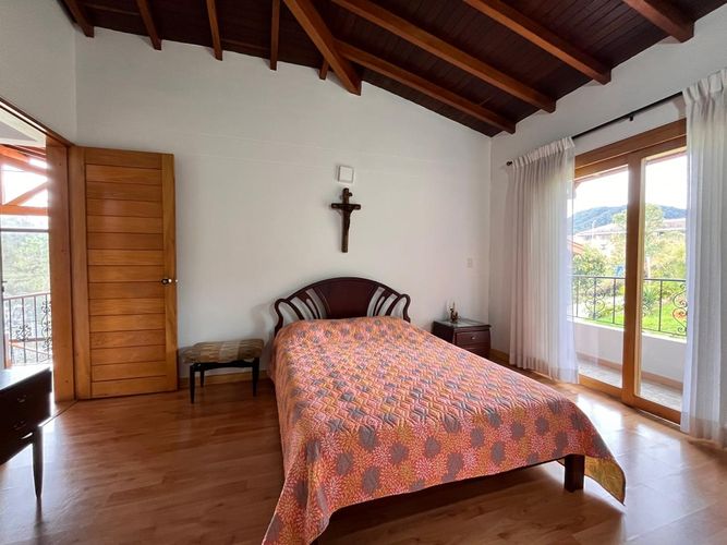 Casa de 3 alcobas en venta en Escobero, Envigado, 425 m² · foto 14 de 20