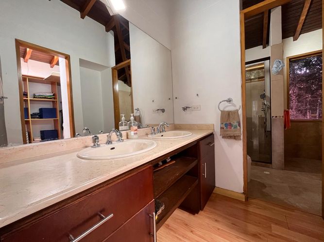 Casa de 3 alcobas en venta en Escobero, Envigado, 425 m² · foto 18 de 20
