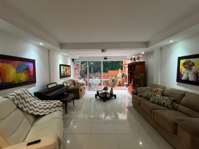 Casa de 3 alcobas en venta en El Poblado, Medellín, 180 m² · foto 1 de 17