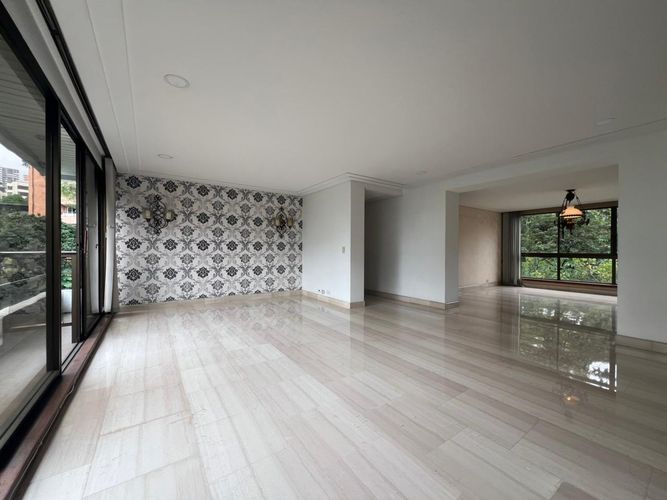 Apartamento de 4 alcobas en arriendo en El Poblado, Medellín, 270 m² · foto 3 de 15