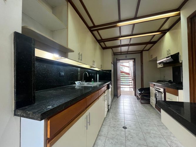 Apartamento de 4 alcobas en arriendo en El Poblado, Medellín, 270 m² · foto 5 de 15