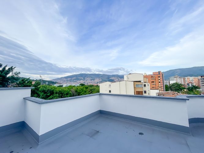 Apartamento de 5 alcobas en venta en Florida Nueva, Medellín, 129 m² · foto 2 de 20