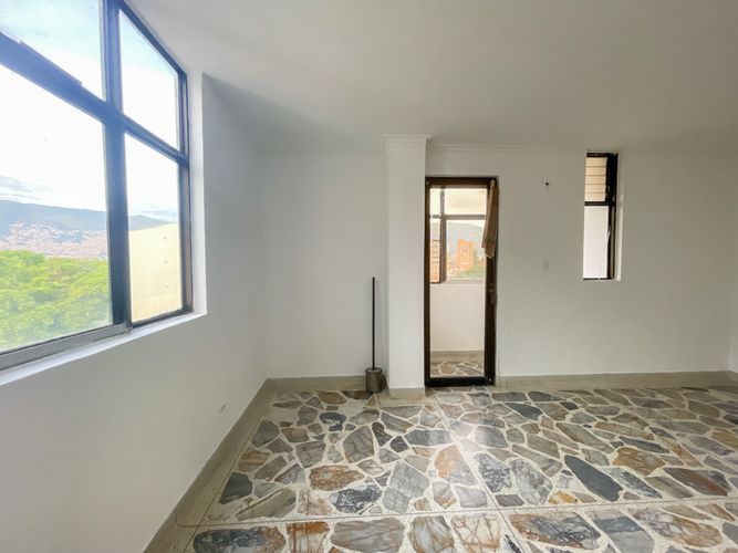 Apartamento de 5 alcobas en venta en Florida Nueva, Medellín, 129 m² · foto 16 de 20