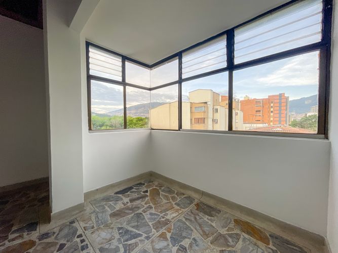 Apartamento de 5 alcobas en venta en Florida Nueva, Medellín, 129 m² · foto 19 de 20