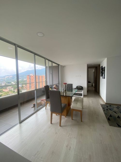 Apartamento de 2 alcobas en venta en Suramerica, Itagüí, 75 m² · foto 2 de 24