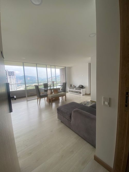 Apartamento de 2 alcobas en venta en Suramerica, Itagüí, 75 m² · foto 4 de 24