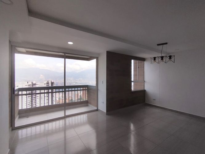 Apartamento de 2 alcobas en arriendo en El Poblado, Medellín, 61 m² · foto 2 de 14