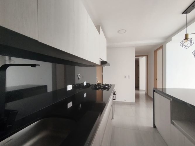 Apartamento de 2 alcobas en arriendo en El Poblado, Medellín, 61 m² · foto 5 de 14