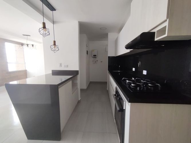 Apartamento de 2 alcobas en arriendo en El Poblado, Medellín, 61 m² · foto 7 de 14