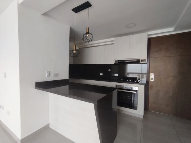 Apartamento de 2 alcobas en arriendo en El Poblado, Medellín, 61 m² · foto 8 de 14