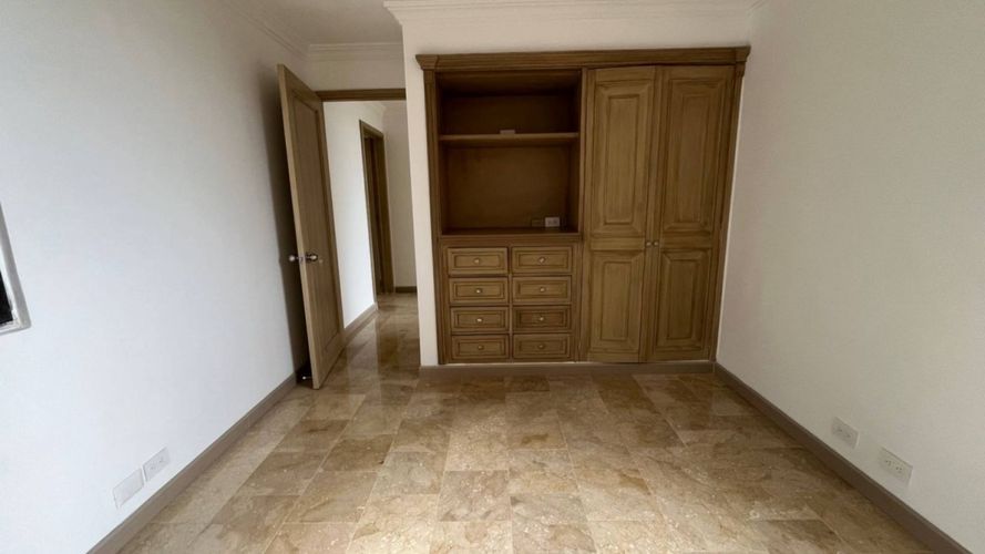 Apartamento de 3 alcobas en venta en Cristales, Cali, 124 m² · foto 19 de 24