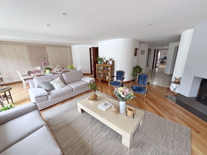 Apartamento de 4 alcobas en venta en Molinos Norte, Bogotá, 500 m² · foto 2 de 24