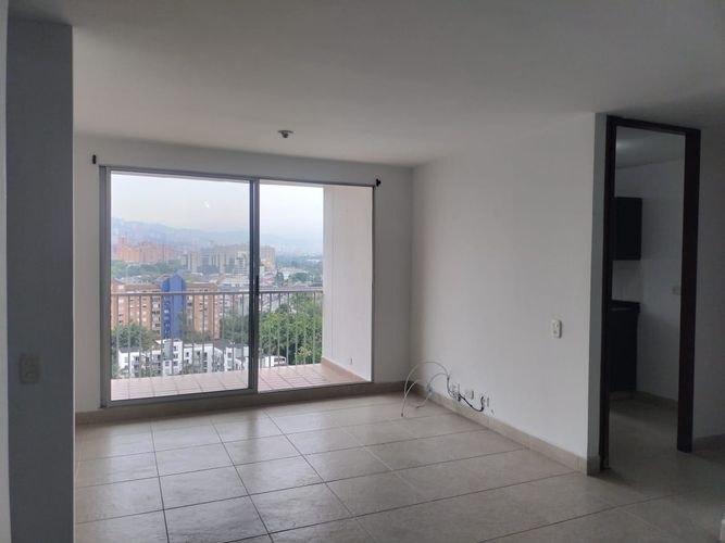 Apartamento de 2 alcobas en arriendo en El Poblado, Medellín, 65 m² · foto 2 de 14