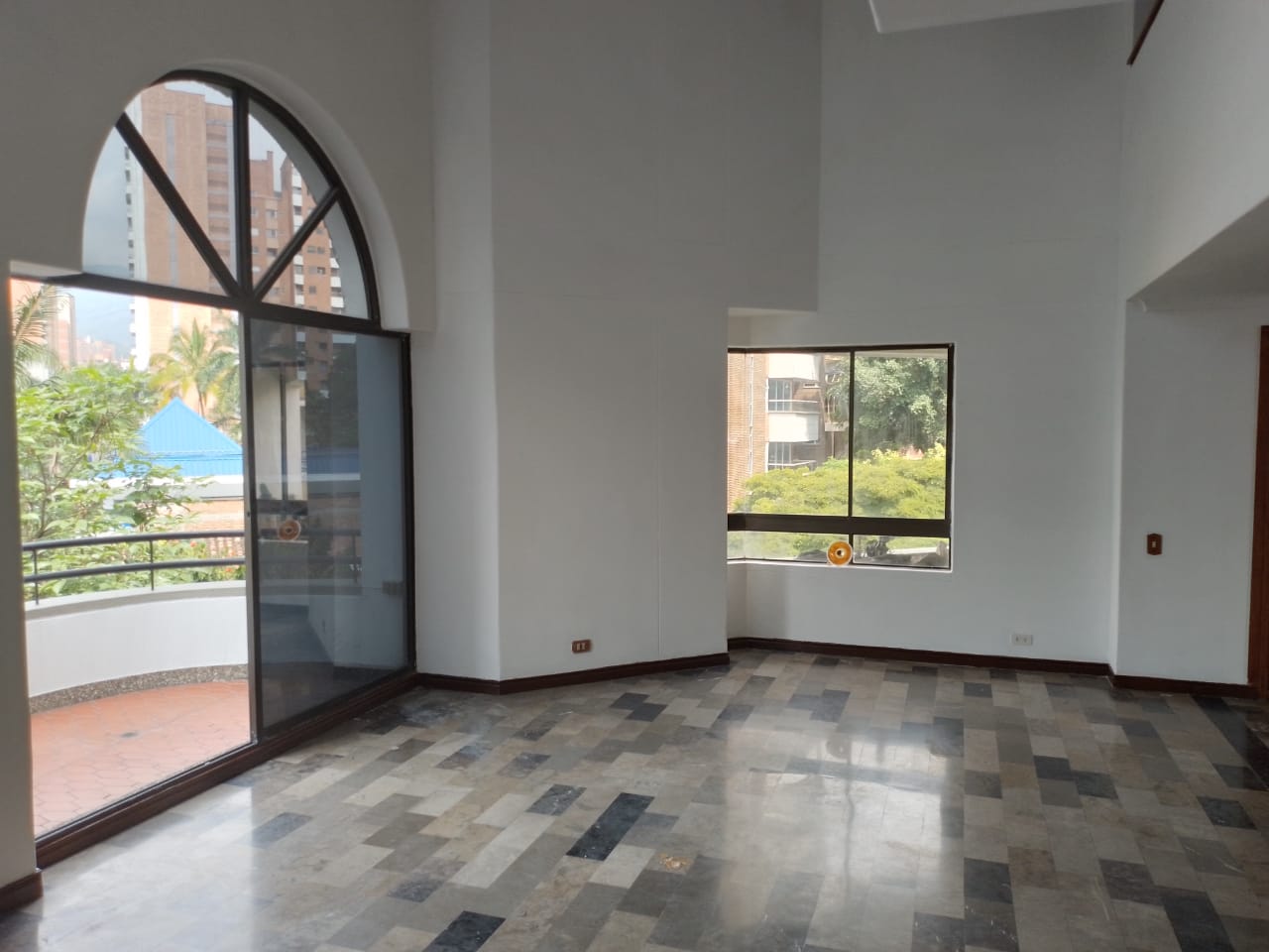 Apartamento en arriendo en Laureles, Medellín · foto 2 de 20