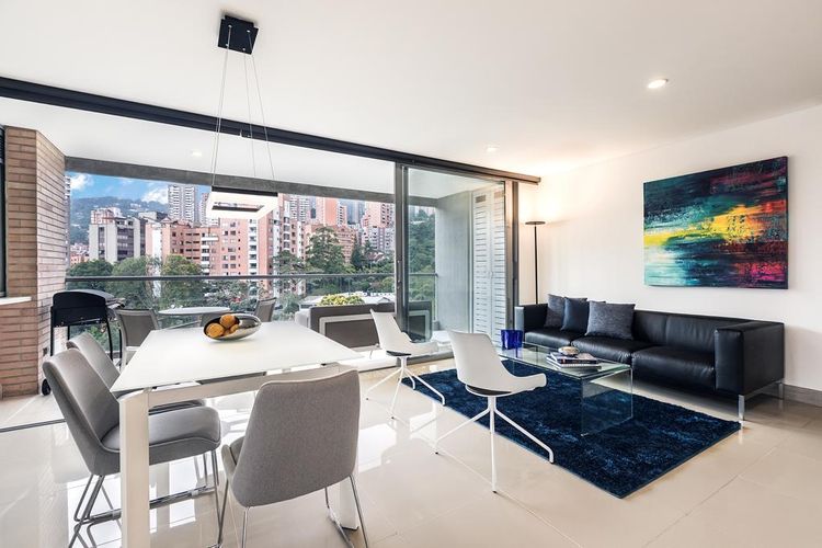 Apartamento de 3 alcobas en venta en El Poblado, Medellín, 137 m² · foto 2 de 15