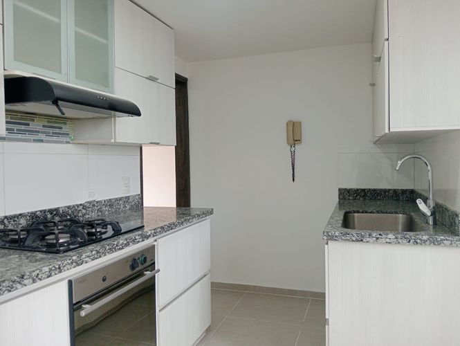 Apartamento de 3 alcobas en arriendo en Laureles, Medellín, 130 m² · foto 5 de 18