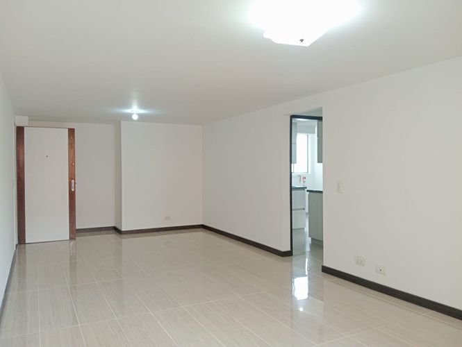 Apartamento de 3 alcobas en arriendo en Laureles, Medellín, 130 m² · foto 13 de 18