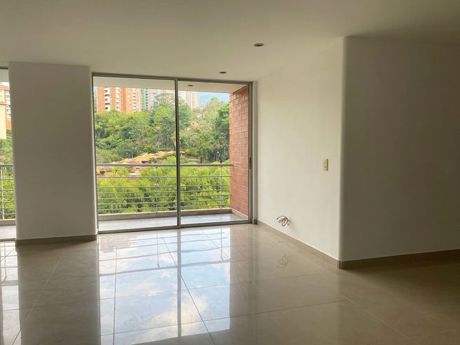 Apartamento de 2 alcobas en arriendo en Loma Del Esmeraldal, Envigado, 75 m² · foto 3 de 18