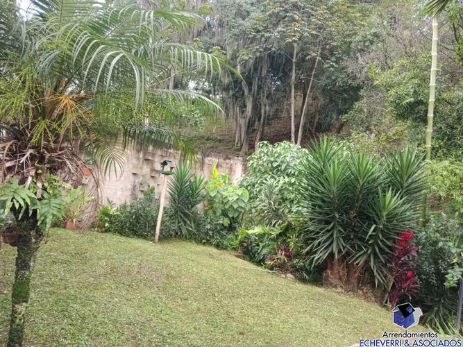 Casa de 4 alcobas en venta en Loma Del Escobero, Envigado, 550 m² · foto 4 de 8