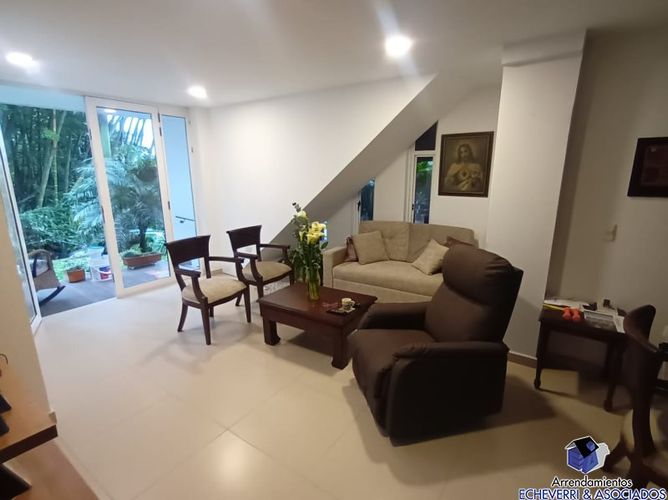Casa de 4 alcobas en venta en Loma Del Escobero, Envigado, 550 m² · foto 5 de 8