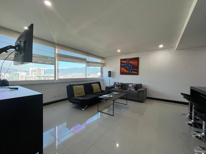 Apartamento de 1 alcoba en arriendo en El Poblado, Medellín, 63 m² · foto 2 de 11