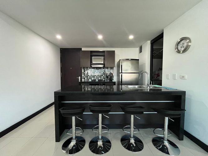 Apartamento de 1 alcoba en arriendo en El Poblado, Medellín, 63 m² · foto 4 de 11
