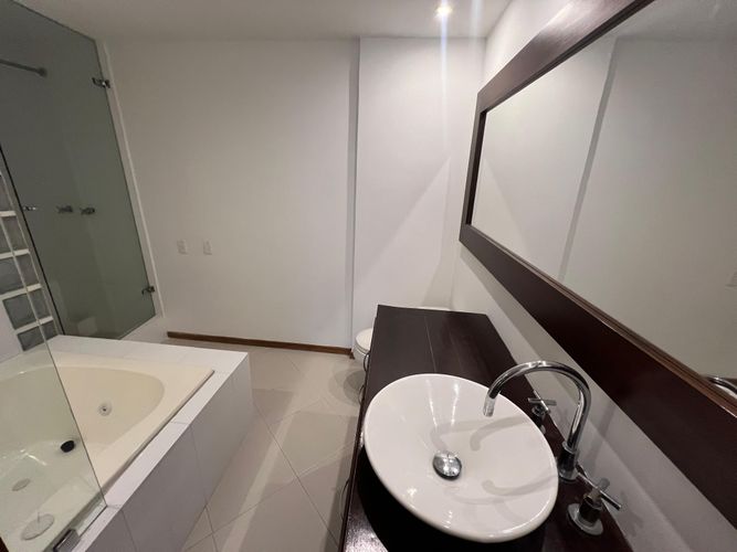 Apartamento de 1 alcoba en arriendo en El Poblado, Medellín, 87 m² · foto 7 de 8