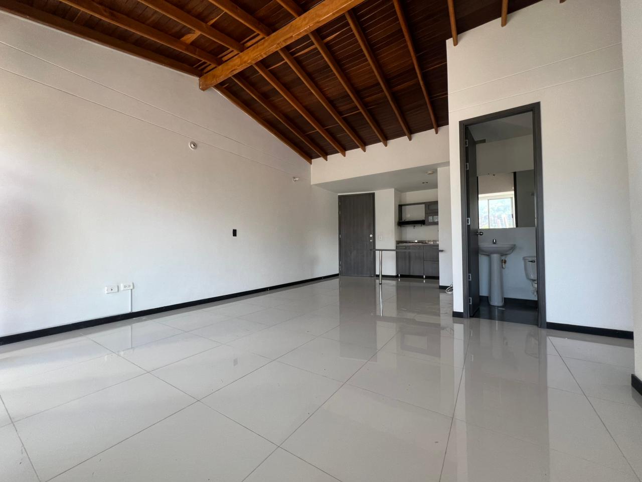 Apartamento en venta en Loma Benedictinos, Medellín · foto 2 de 13