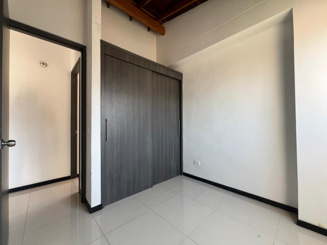 Apartamento en venta en Loma Benedictinos, Medellín · foto 8 de 13