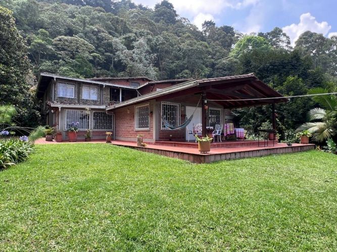 Casa de 11 alcobas en venta en Los Balsos, Medellín, 450 m² · foto 2 de 24