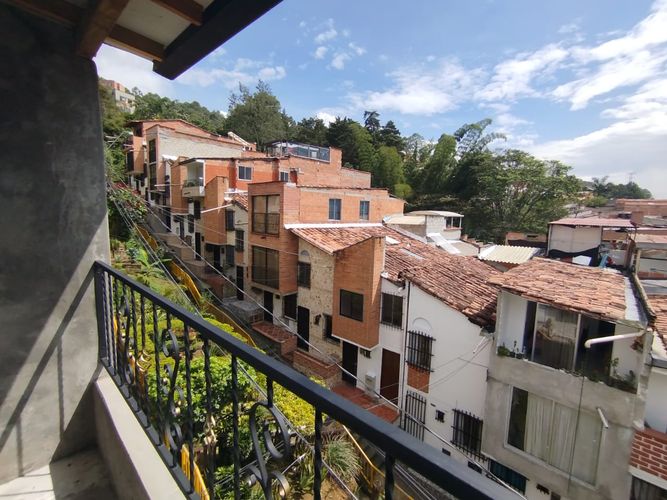 Casa de 4 alcobas en venta en Gerona, Medellín, 117 m² · foto 2 de 24