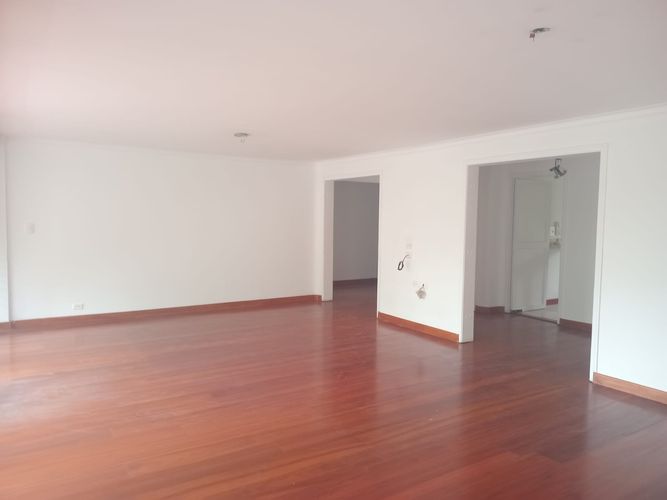 Apartamento de 4 alcobas en arriendo en El Poblado, Medellín, 195 m² · foto 2 de 19