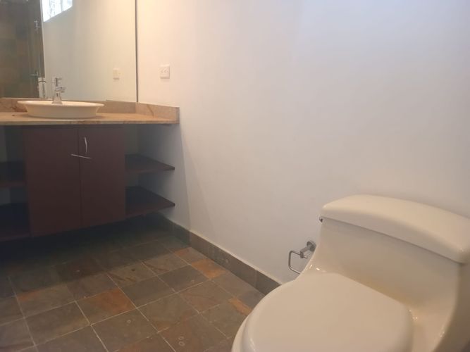 Apartamento de 4 alcobas en arriendo en El Poblado, Medellín, 195 m² · foto 18 de 19