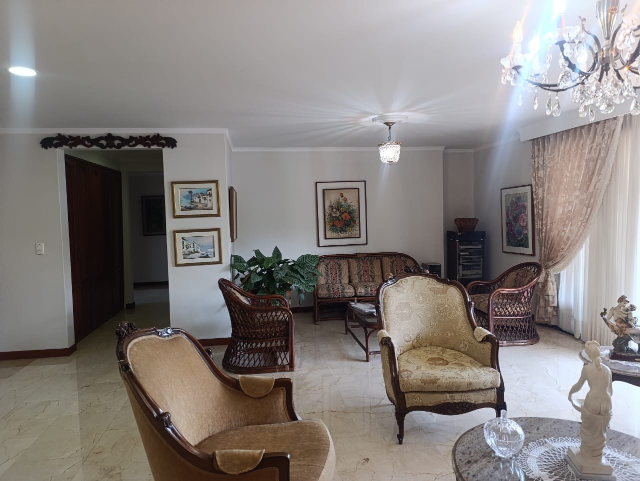 Apartamento en arriendo en El Poblado, Medellín · foto 3 de 20