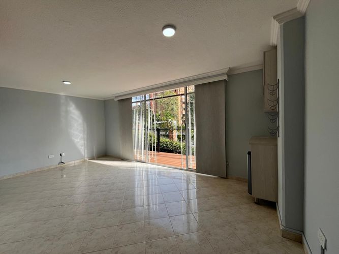 Apartamento de 3 alcobas en arriendo en El Poblado, Medellín, 91 m² · foto 1 de 18