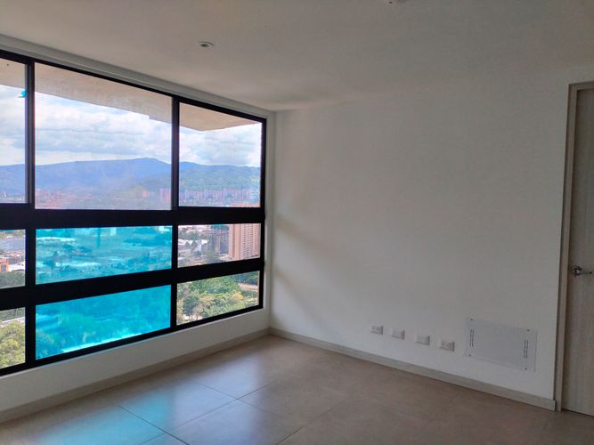 Apartamento de 2 alcobas en arriendo en El Poblado, Medellín, 64 m² · foto 2 de 16