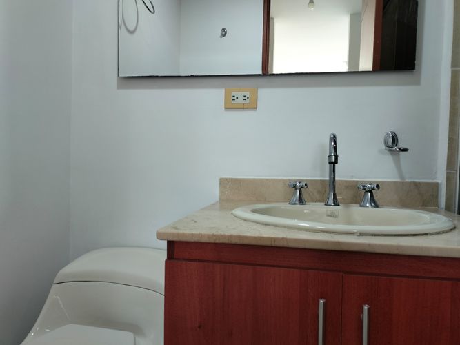 Apartamento de 2 alcobas en arriendo en El Poblado, Medellín, 68 m² · foto 14 de 16