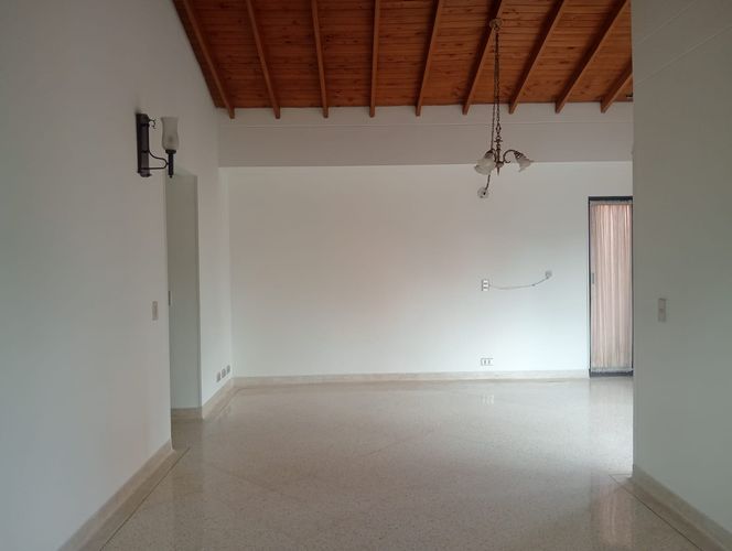 Apartamento de 4 alcobas en arriendo en Laureles, Medellín, 150 m² · foto 2 de 16