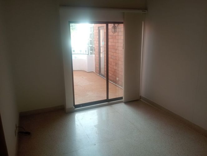 Apartamento de 4 alcobas en arriendo en Laureles, Medellín, 150 m² · foto 10 de 16