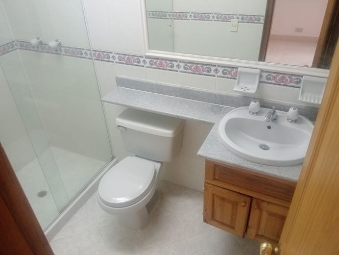 Apartamento de 4 alcobas en arriendo en Laureles, Medellín, 150 m² · foto 13 de 16