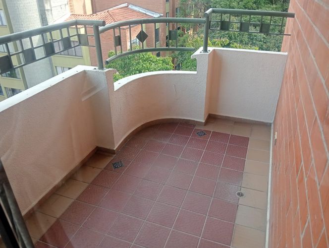 Apartamento de 4 alcobas en arriendo en Laureles, Medellín, 150 m² · foto 15 de 16