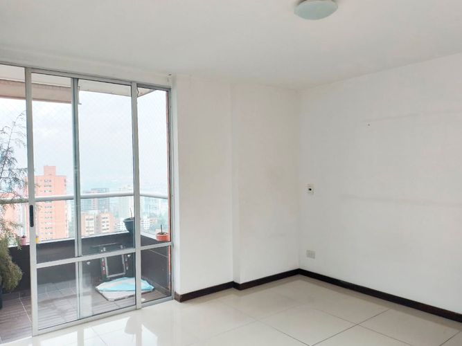 Apartamento de 4 alcobas en arriendo en El Poblado, Medellín, 130 m² · foto 2 de 19