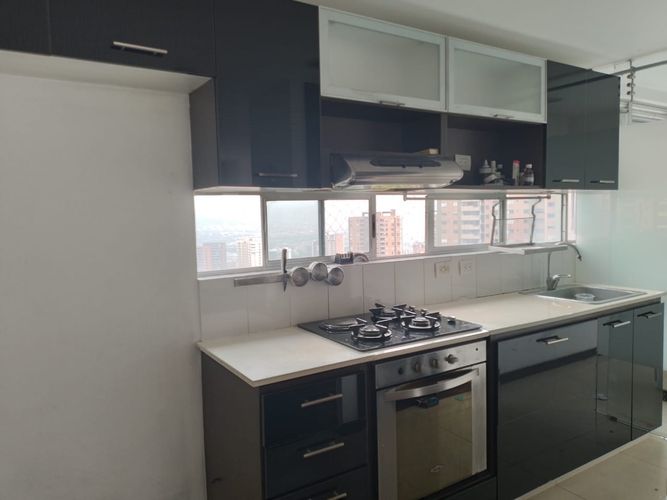 Apartamento de 4 alcobas en arriendo en El Poblado, Medellín, 130 m² · foto 5 de 19